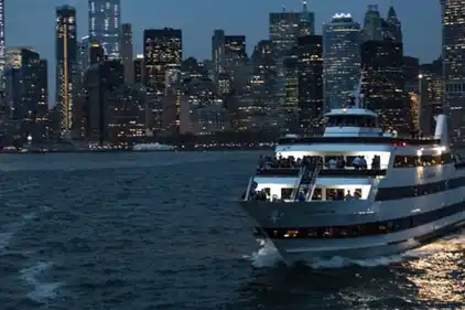 Bateaux New York Premier Dinner Cruise