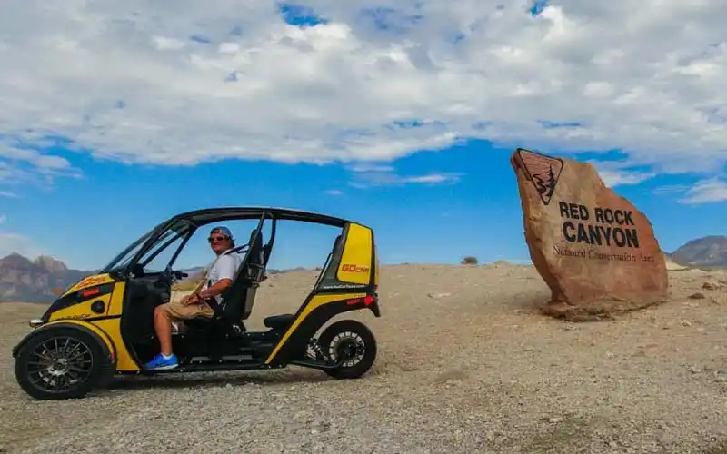 Las Vegas: Wake Early - Save Big! Early Bird Tour in a Talking GoCar - 2 Hr