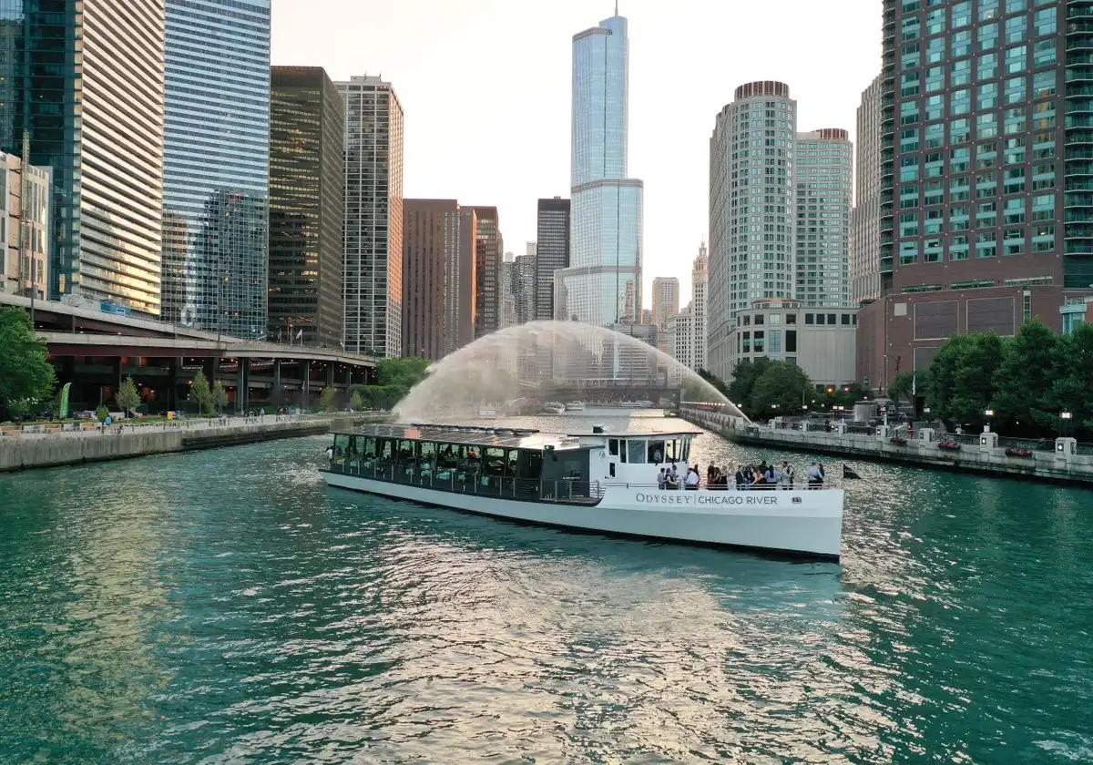 Premier Architectural Lunch Cruise on Chicago River