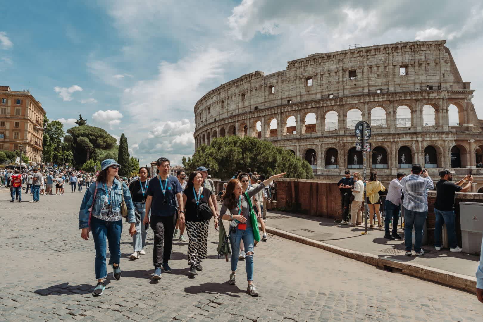 Premium Colosseum Tour with Roman Forum & Palatine Hill