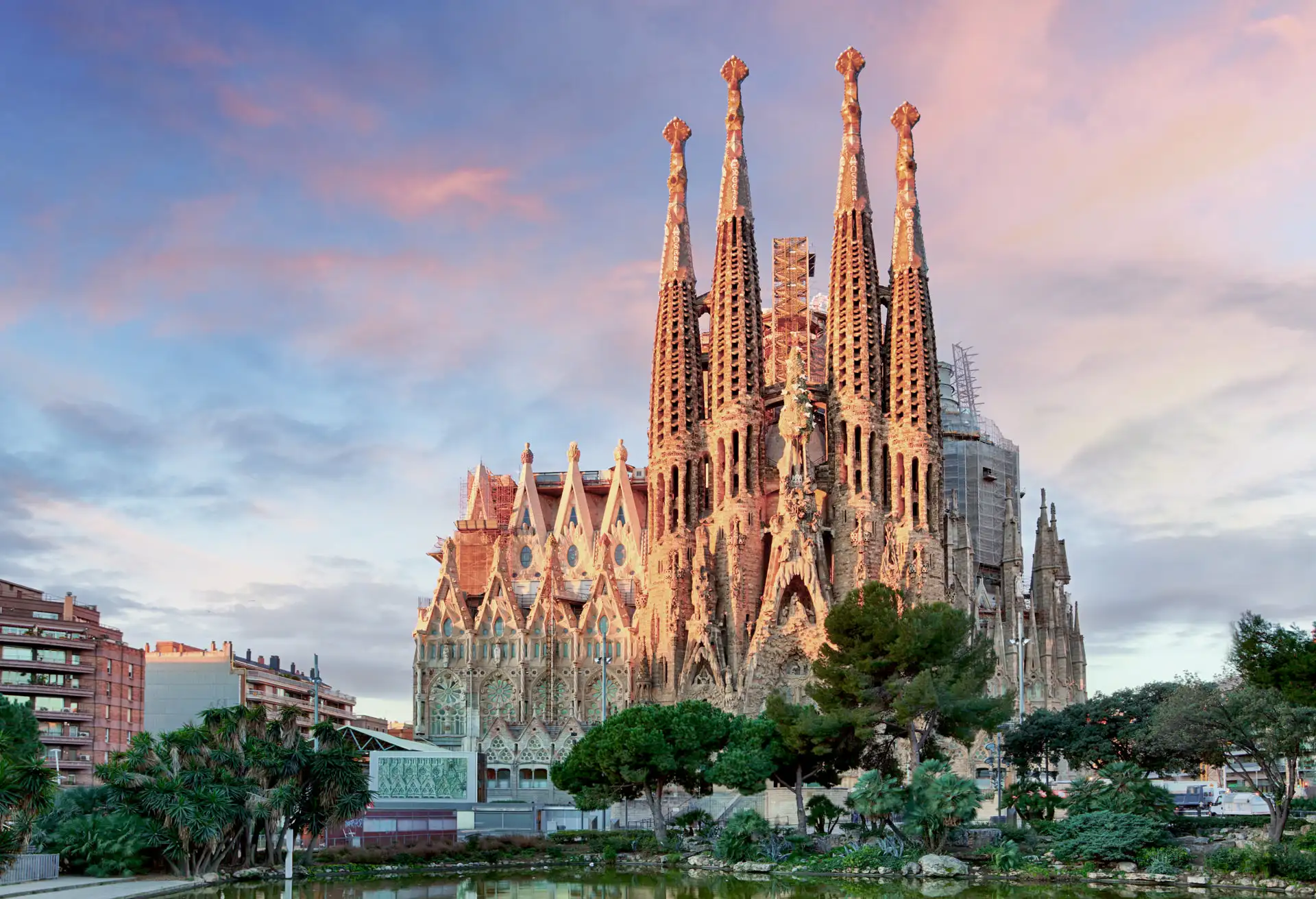 Sagrada Familia Highlights Tour with Skip the Line Tickets