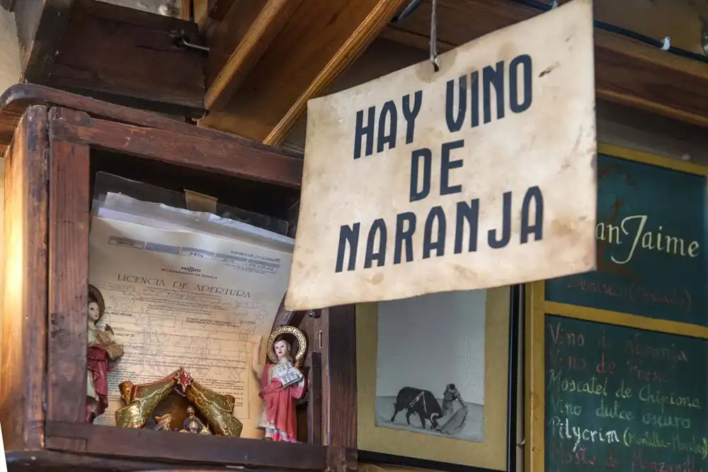 Seville Tapas Taverns & History Tour