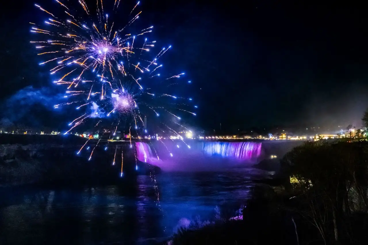 Niagara Falls Night Boat Tour with Fireworks Cruise